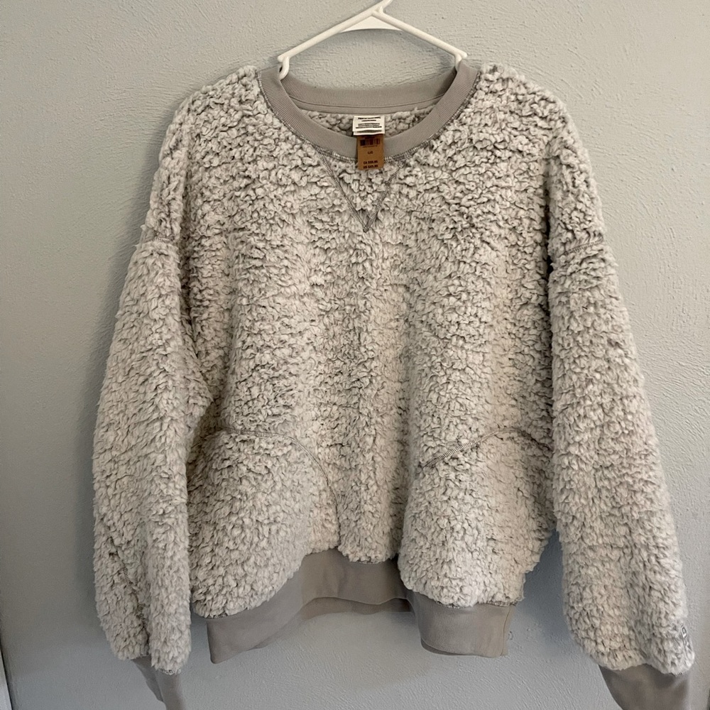 PINK crew neck Sherpa sweatshirt w/ pockets!